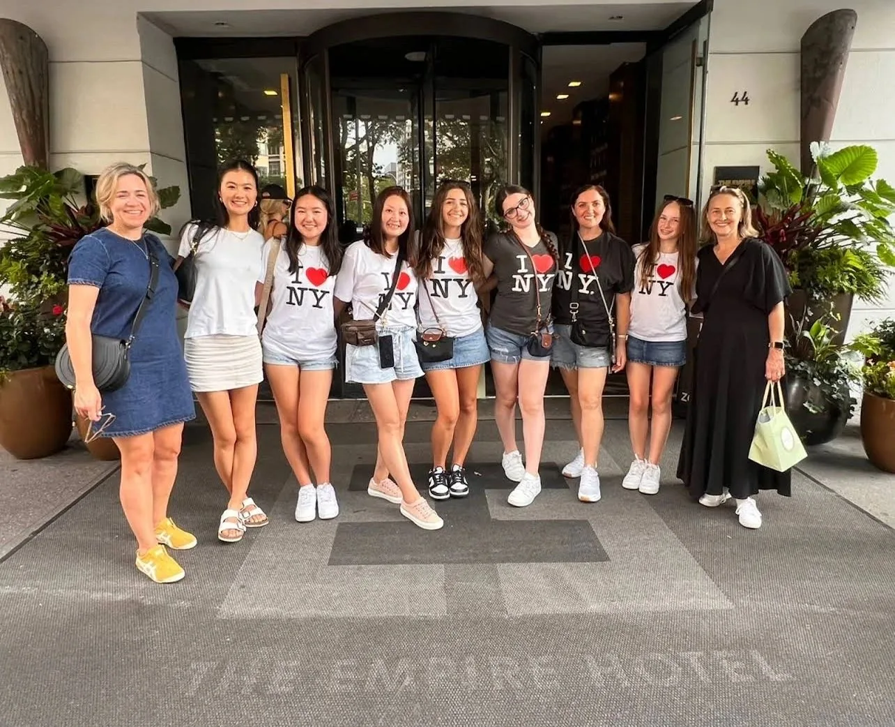 Friendly Gossip Girl Tour guests in New York City